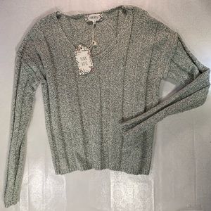 New Women’s v neck sweater
